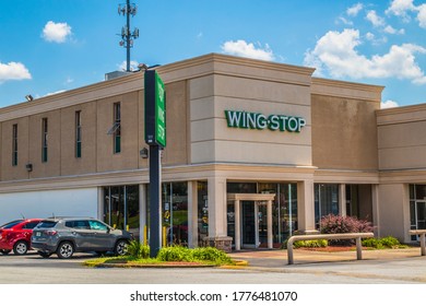 Decatur, Ga / USA - 07 14 20: Wing Stop Building And Sign 