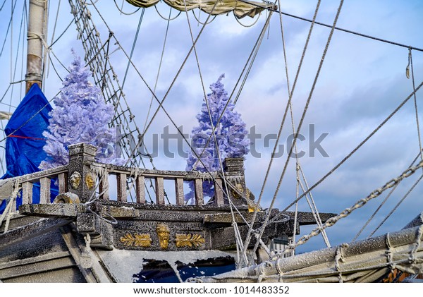 Deck of an\
old wooden ship in the port of\
Gdansk