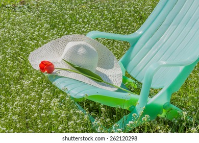 Bilder Stockfotos Und Vektorgrafiken Liegestuhl Garten Shutterstock