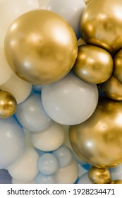 decor with balloons of blue , white and gold collars