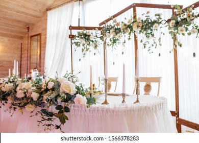 The Decor Of The Wedding Table Is Newlywed. Decorations Of Flowers, Candles, Beautiful Dishes For The Bride And Groom. Plates, Glasses, Style And Details At A Banquet.
Catering Service. Restaurant Tab