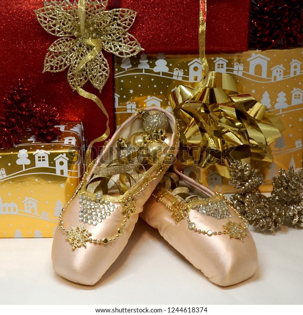 christmas pointe shoes