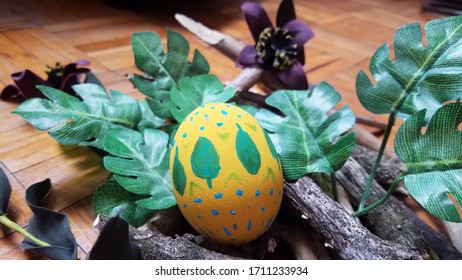 Decorated egg with sticks and leaves - arts and crafts for kids with fun colors and natural materials.