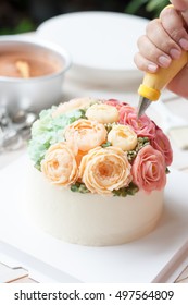 Decorating Cake, Piping Buttercream