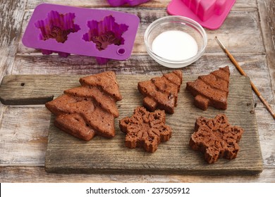 Decorating christmas gingerbread chocolate cookies with white icing - Powered by Shutterstock