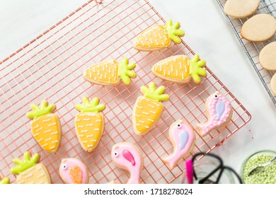 Decorating Easter Sugar Cookies With Rotal Icing.