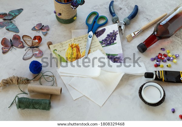 Decorating tin cans with
decoupage napkins, jute rope and using various decor elements. Do
it yourself. Step by step. Step 5.  There is no waste. Other uses
of packaging.