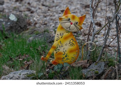 Decoration YELLOW CAT IN A GARDEN LOVELY TO SEE