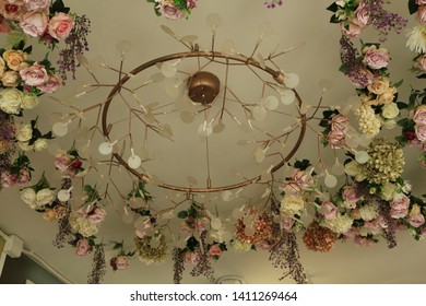 Imagenes Fotos De Stock Y Vectores Sobre Ceiling Rose Shutterstock