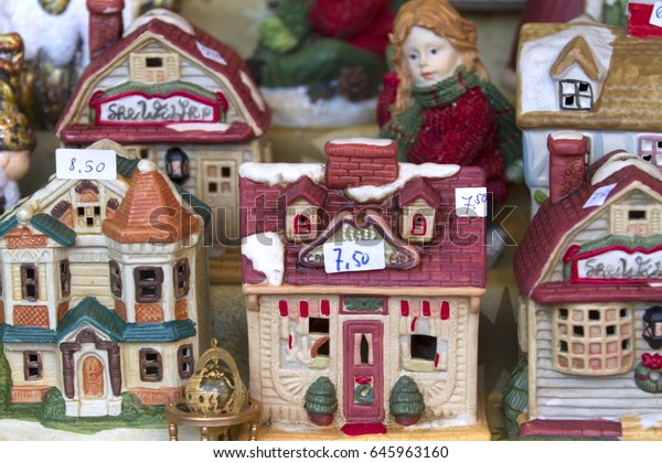 miniature house price