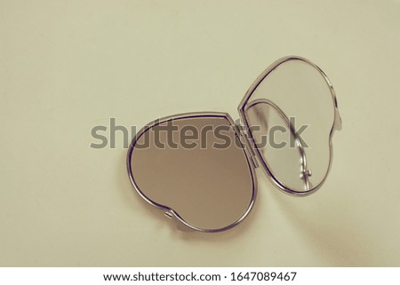 Decorative objects in pairs in the shape of a heart