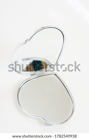 Decorative objects in pairs in the shape of a heart