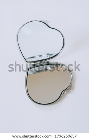 Decorative objects in pairs in the shape of a heart