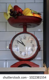 Decorative table clock. 