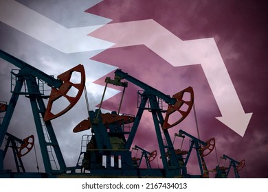 Decrease In Oil Production In Qatar. Economic Crisis, Fuel Default. Rejection Of Hydrocarbons. Oil Supplies Are Down