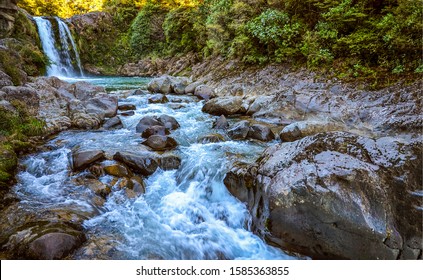 Imágenes, fotos de stock y vectores sobre Than River | Shutterstock