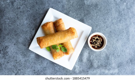 deep fried spring rolls, Por Pieer Tod or Fried spring rolls (Thai Spring Roll) Snacks and snacks that are popular with Thai and Chinese people. - Shutterstock ID 1885415479