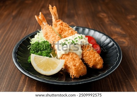 Deep-fried  prawn(shrimp) served with tartar sauce