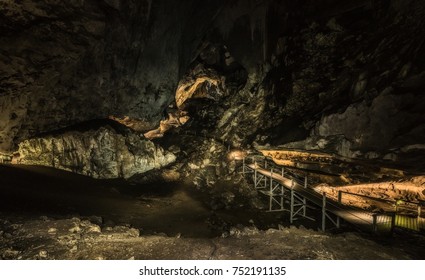 Deer Cave Gunung Mulu National Park