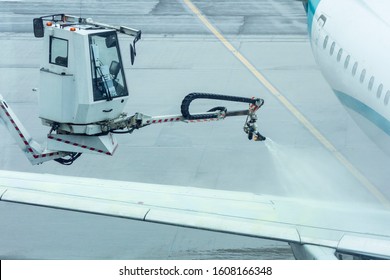 De-icing of aircraft in the winter before flight