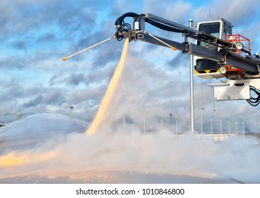 Deicing airplane wing