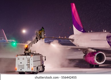 Deicing passenger plane with glycol at night