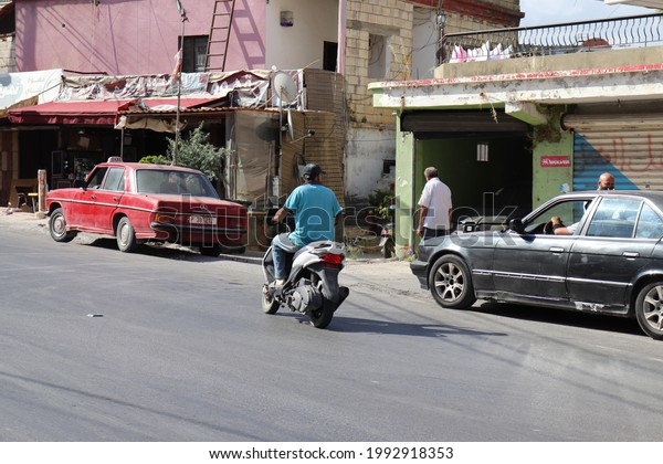 deirqanoun el naher-tyre\
city-Lebanon-June-15-2021:\
Long queues of cars at gas stations in\
Lebanon 
