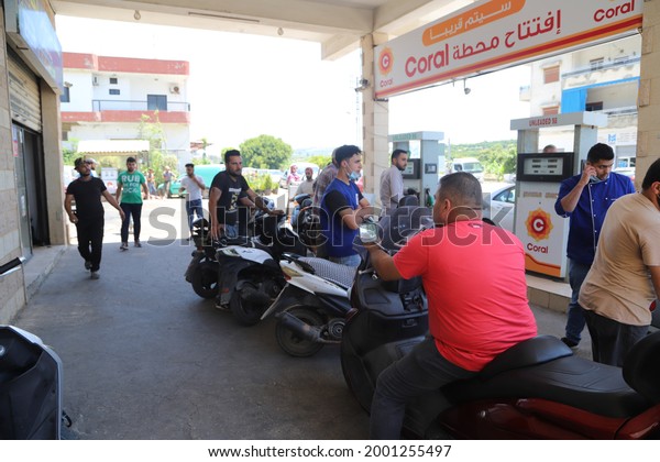 deirqanoun el naher-tyre\
city-Lebanon-May-26-2021:\
Long queues of cars at gas stations in\
Lebanon 