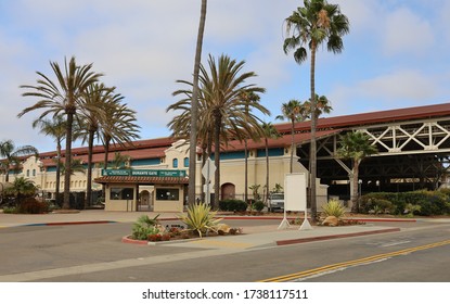 Del Mar, California / USA - August 7, 2019:View Of The Del Mar Arena And The Durante Gate At The Del Mar Fairgrounds.