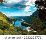 Delaware Water Gap National Recreation Area get on a stretch of the River on the New Jersey and Pennsylvania border. It encloses grassy beaches, forested mountains and slices through Kittatinny Ridge.