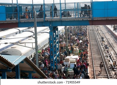 DELHI - DEC 10: Crowded Train Station Platform On December 10, 2010 In Delhi, India. Indian Railways Transport 20 Million Passengers Daily.