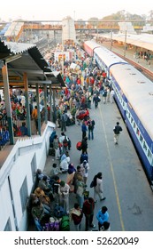 DELHI - FEBRUARY 12:  Crowded Train Station Platform On February 12, 2008 In Delhi, India. Indian Railways Transport 20 Million Passengers Daily.