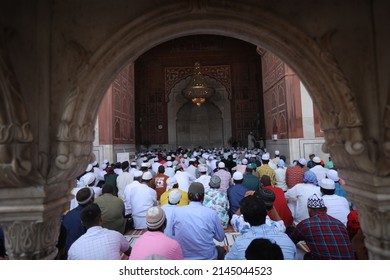 Delhi India 04082022 Indian Muslims Pray Stock Photo 2145044523 ...