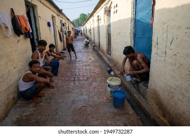 Delhi, India, June 6 2013: Migrant People Starting A Day, A View Of Labor Colony Near Kapas Hera, Delhi Haryana Border. Life In These Rented Houses.