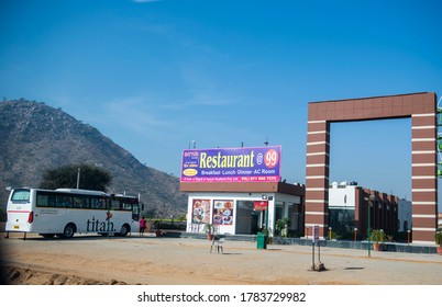 Delhi Jaipur Nation Highway 8 Rajasthan /India Jan 27 2018 : Sign And Hotel Along With Highway People Stop Here For Food And Snacks 