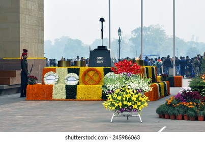 DELHI - JAN 01: Amar Jawan Jyoti, memorial at India Gate in Delhi on January 01.2015 in India
