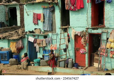 DELHI,INDIA - November 13,2014 : Ghetto And Slums In Delhi India.These Unidentified People Live In  Avery  Difficult Conditions On The Ghettos Of The City.