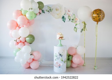 Delicate Decor Of Balloons For Birthday