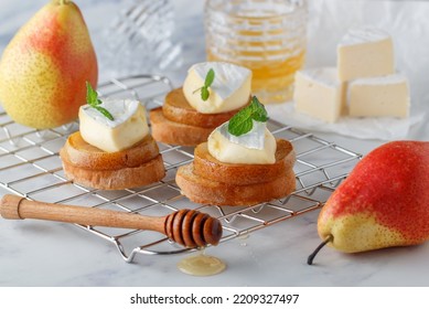 Delicious Bruschetta With Caramelized Pear, Camembert Or Brie Cheese, Honey And Mint. Fruit Dessert. Bread Toast, Crostini. Healthy Breakfast For Gourmets. Selective Focus, Copy Space