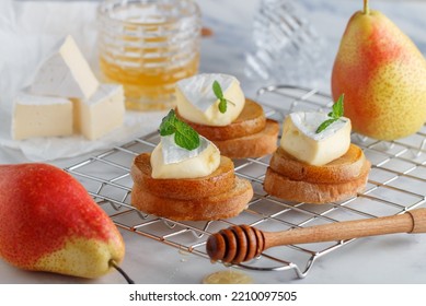 Delicious Bruschetta With Caramelized Pear, Camembert Or Brie Cheese, Honey And Mint. Fruit Dessert. Bread Toast, Crostini. Healthy Breakfast For Gourmets. Selective Focus, Copy Space