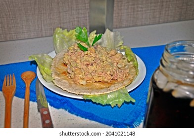 Delicious Chickpea And Tuna Salad With Pitta Bread And Lettuce