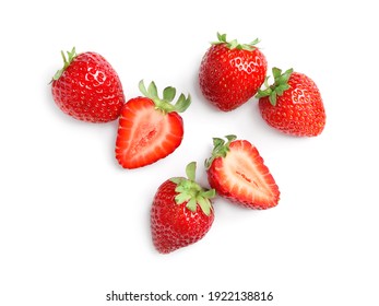 Deliciosas fresas rojas frescas sobre fondo blanco, vista superior