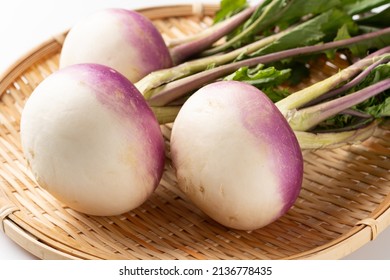 Delicious fresh turnips.
					Turnip is one of the typical root vegetables eaten all over the world.