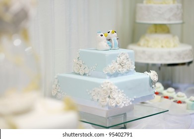 Delicious Funny Decorated Wedding Cake