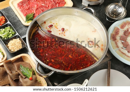 Delicious hot pot bottom is spicy