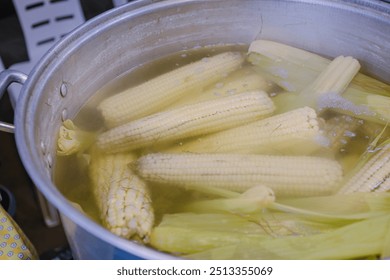 Delicious Mexican street corn to prepare an elote - Powered by Shutterstock