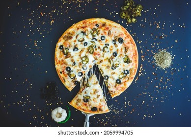 Delicious Mouth Watering Cheesy Pizza