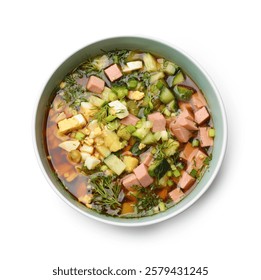 Deliciosa sopa de okroshka con kvas aislado en blanco, vista superior