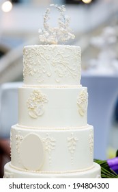 Delicious Original White Wedding Cake 