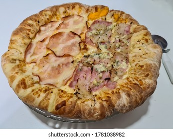 Delicious Pizza With Edge Stuffed With Cheddar Cheese. Turkey Breast Pizza With Curd And Another Half Of Ham, Gorgonzola Cheese And Onion.